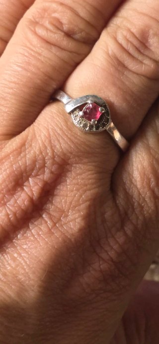 Anillo antiguo .precioso
