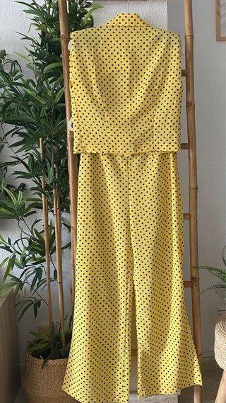 Conjunto amarillo lunares negros