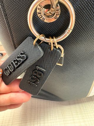 Bolso Guess Negro con Rayas