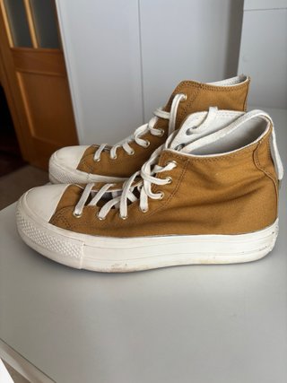 Converse plataforma color mostaza. Originales.