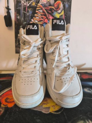 Zapatillas Fila Blancas y Negras