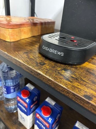 Estantería metálica y madera