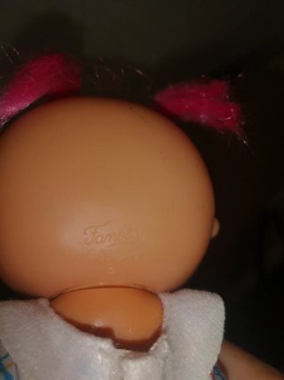 Muñeco Famosa bebé con vestido