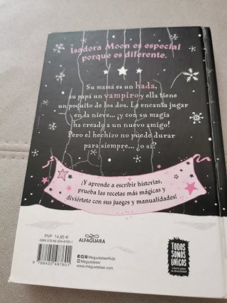 Libro de Isadora Moon el hechizo mágico. Especial.