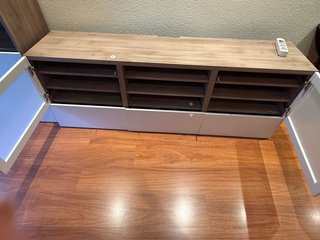 Mueble TV 3 cajones, 2 puertas, 3 baldas