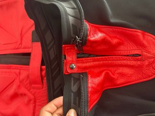 Mono Dainese 2 piezas cuero rojo y negro