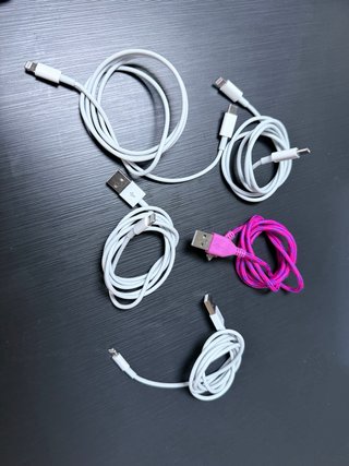 iPhone 13 Rosa 83% Batería + Cables