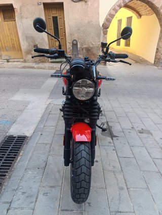 Royal Enfield guerrilla 450cc Oro/Rojo