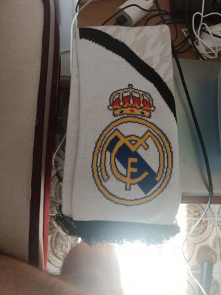 Bufanda Real Madrid sin usar