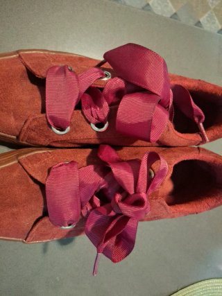Zapatillas Granates + regalo calcetines brilli