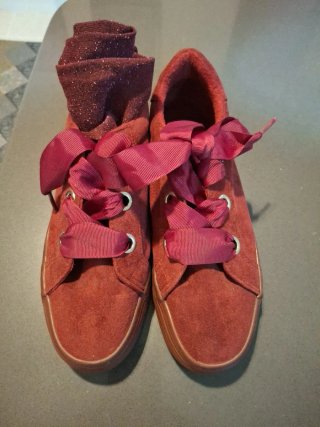Zapatillas Granates + regalo calcetines brilli