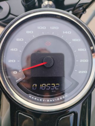 Harley-Davidson Sport Glide 107 Negra