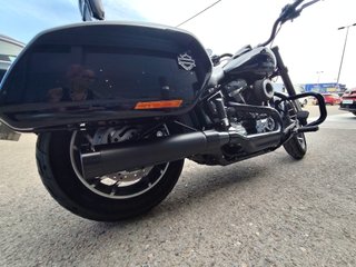 Harley-Davidson Sport Glide 107 Negra
