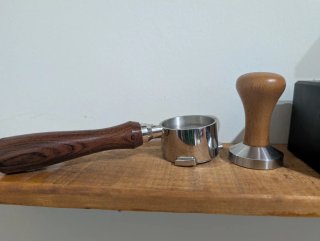 Cafetera Delonghi Dedica + Kit Barista