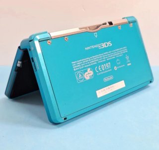 Nintendo 3DS Aqua con cargador y 3 juegos!