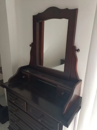 Conjunto Dormitorio: Cabecero, Mesitas y tocador