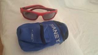 Gafas de sol infantiles EVANEY rojas y negras