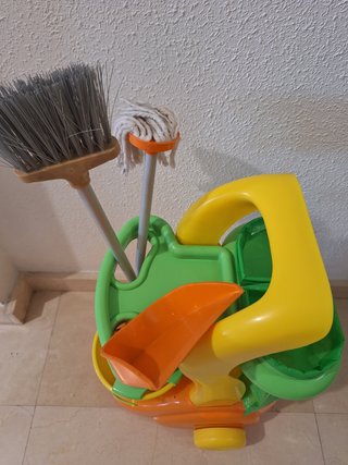 Carrito limpieza infantil: Escoba,Fregona,Cubo,etc