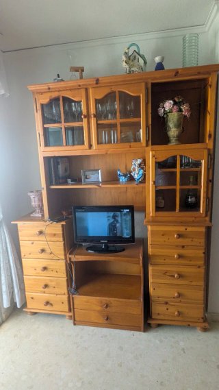 Conjunto de muebles de madera de pino