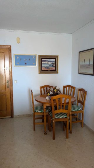 Conjunto de muebles de madera de pino