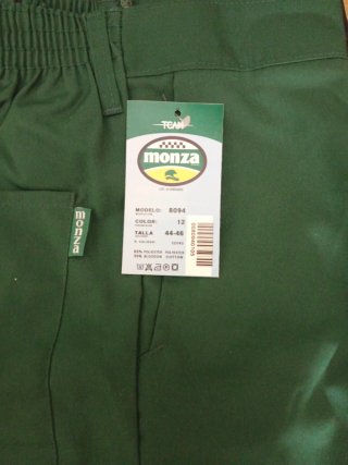 Ropa de trabajo: polos, pantalones y guantes