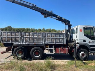 Camión Iveco TRAKKER, con botonera nueva. Ver y