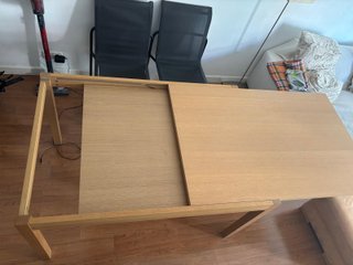 Mesa de comedor de madera maciza