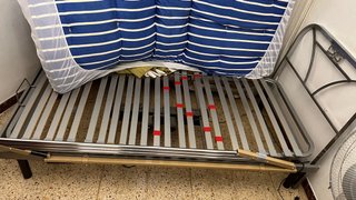 Armario de madera con puertas