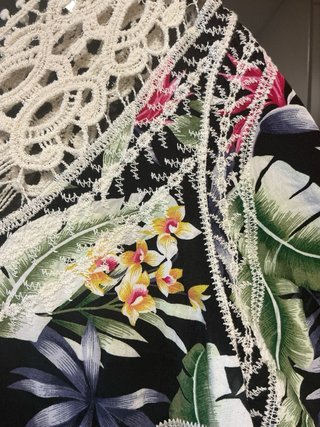Túnica de playa con crochet y flecos