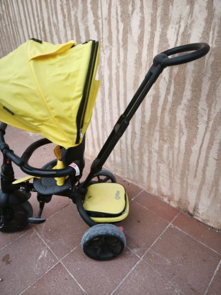 Triciclo infantil amarillo