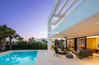 Chalet en alquiler en Los Naranjos - Las Brisas en Marbella