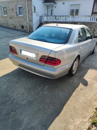 Mercedes-Benz Clase E 2001