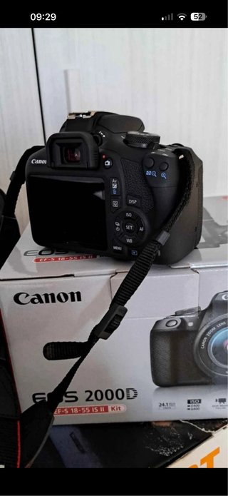 Canon EOS 2000D + Obiettivo EF-S 18-55mm