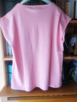 Camiseta Unit con detalles dorados
