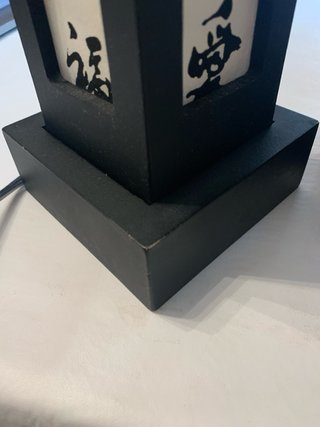 Lámparas de mesa con escritura oriental