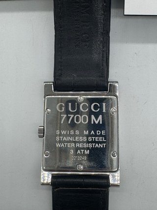 Reloj Gucci Cuadrado Negro y Plateado