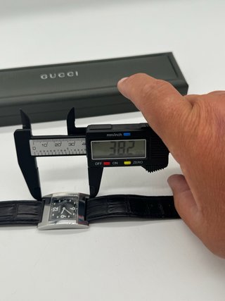 Reloj Gucci Cuadrado Negro y Plateado
