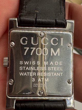 Reloj Gucci Cuadrado Negro y Plateado