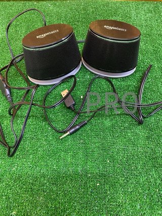 Amazon Basics - Altavoces para ordenador
