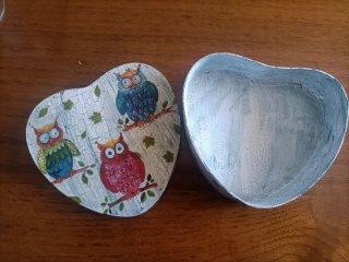 Scatolina a forma di cuore decorata