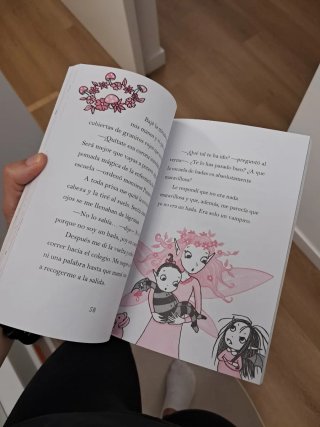 Isadora Moon va al colegio / Isadora Moon Goes ...