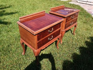 Mesitas de noche antiguas de madera