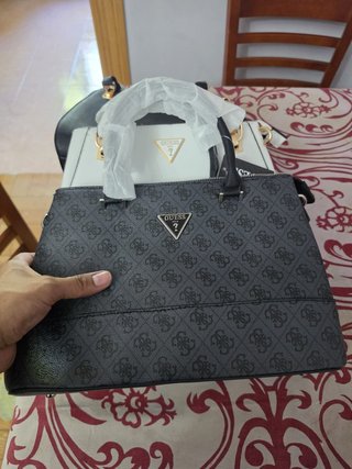 Bolso Guess Negro y Gris