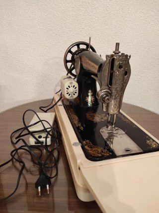 Máquina de coser Singer con motor