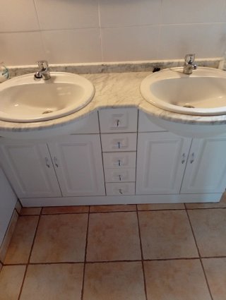 Mueble de baño doble con lavabos
