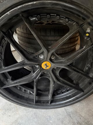 Llantas 21 Ferrari con Neumáticos