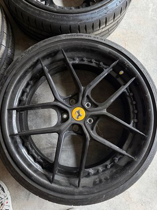 Llantas 21 Ferrari con Neumáticos
