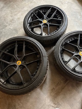 Llantas 21 Ferrari con Neumáticos