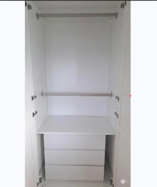 Armarios blancos con puertas de cristal