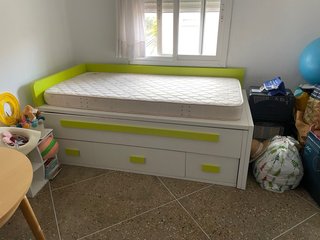 Cama infantil con cajones y colchón